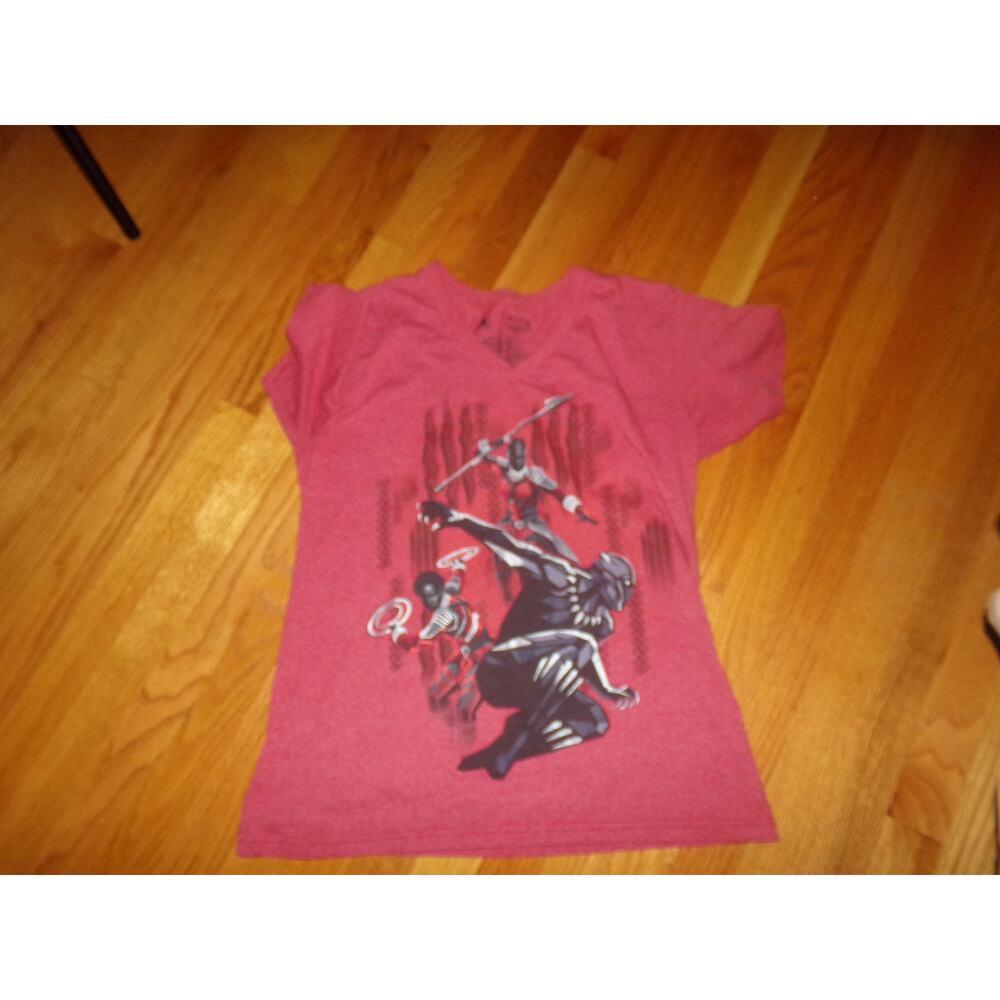 Disney/Marvel women's Black‎ Panther t shirt XL v neck short sleeves red